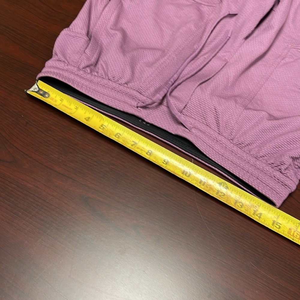 NWOT Lululemon athletica Zipper pockets dressy short - Picture 3 of 9